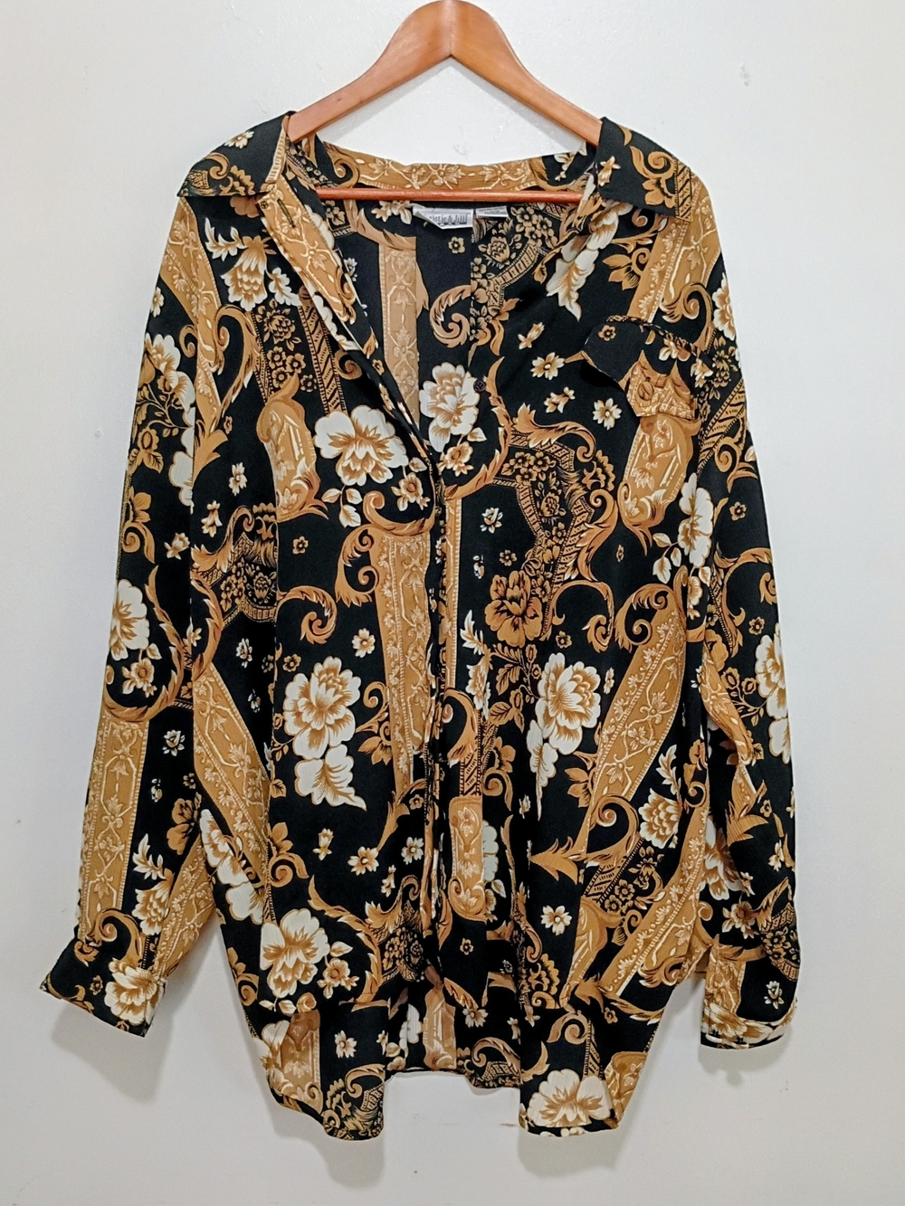 Christie & Jill Black & Gold Floral Paisley Button-Front Blouse